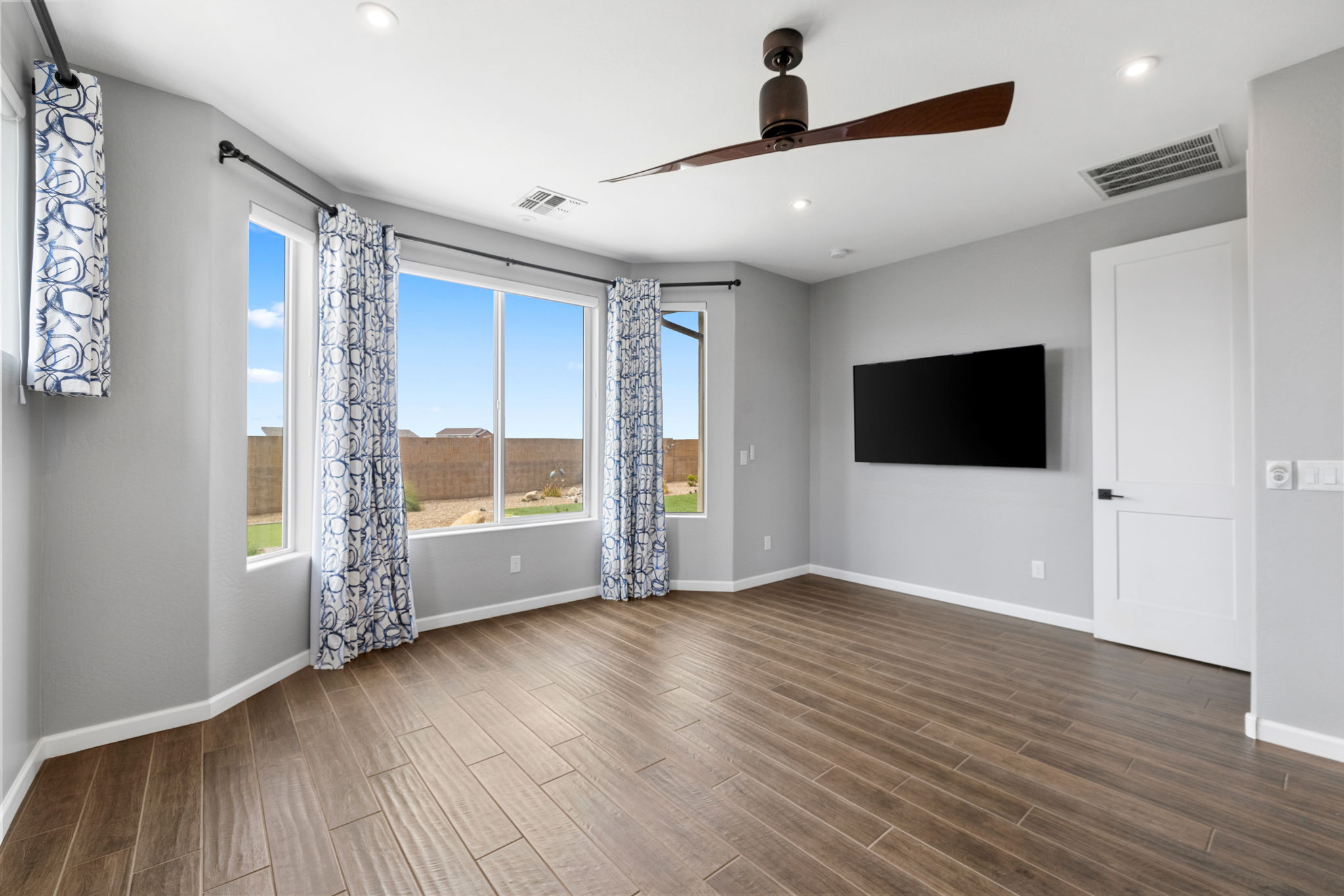 Primary Bedroom (3)