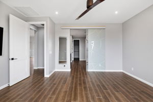Primary Bedroom (4)