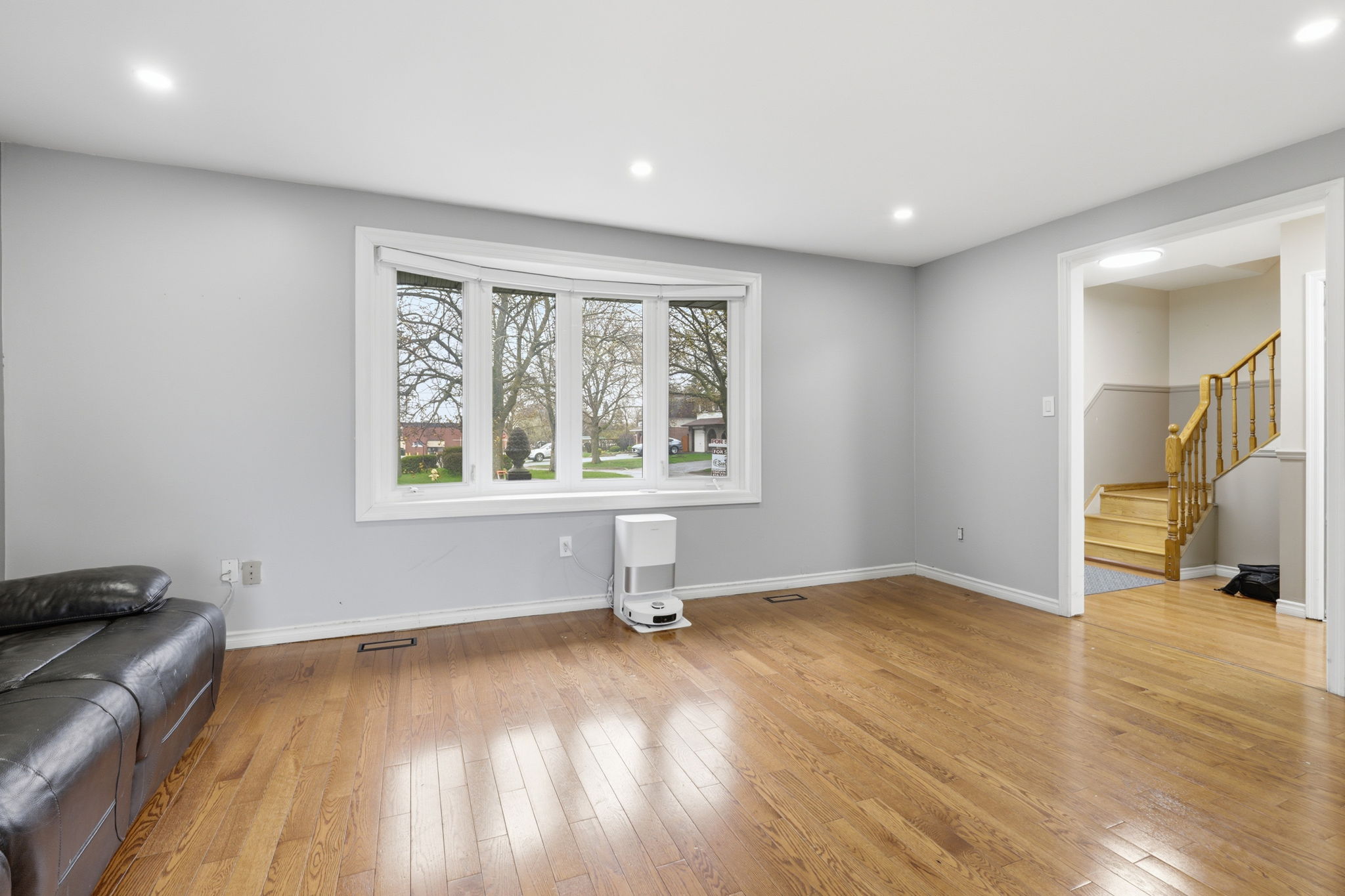 Property in Oshawa — delivered property photograph 3