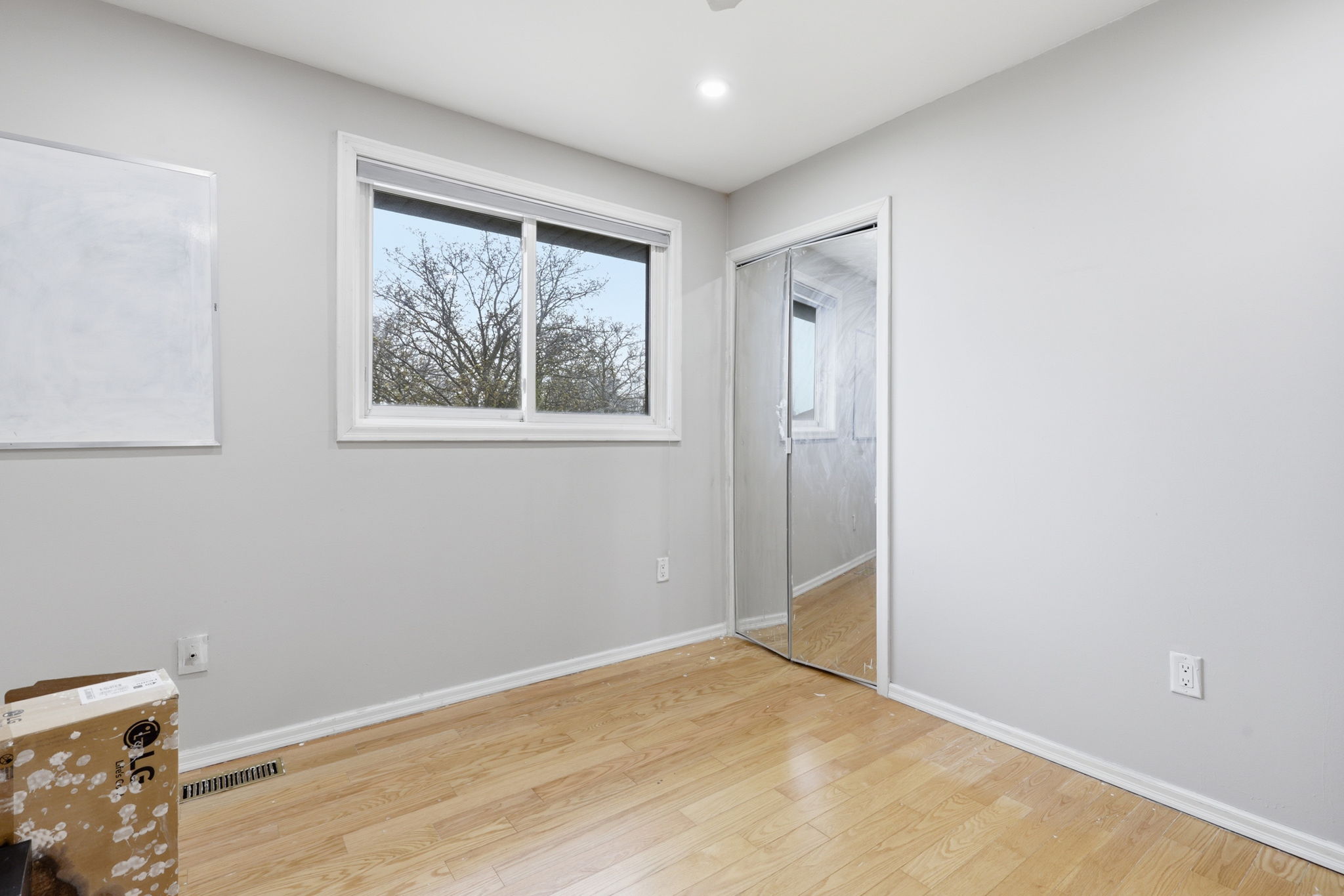 Property in Oshawa — delivered property photograph 11