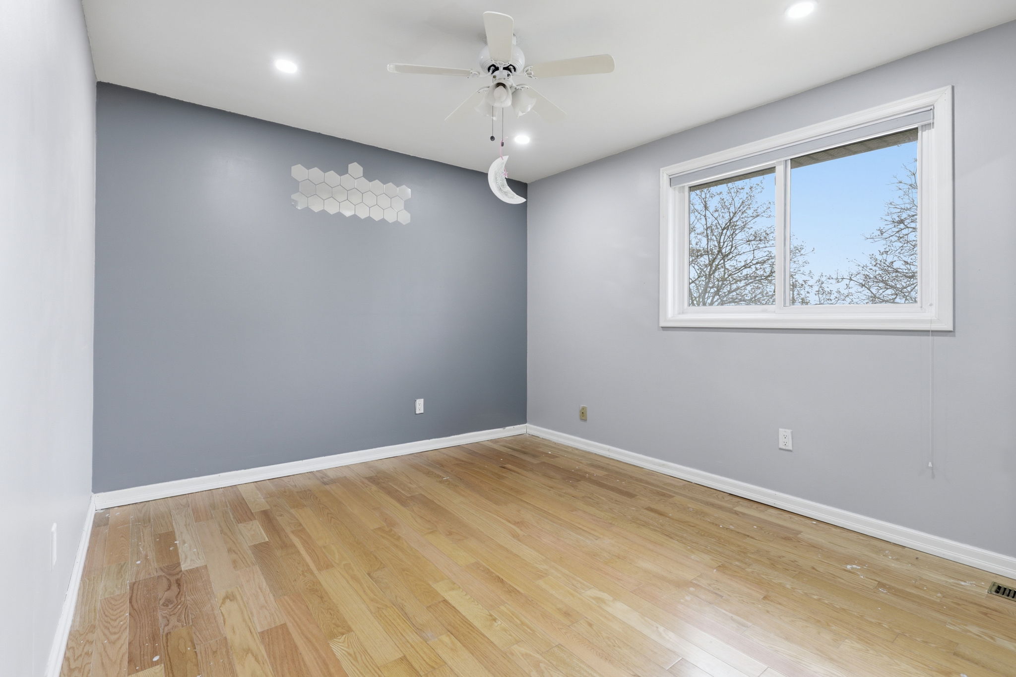 Property in Oshawa — delivered property photograph 12