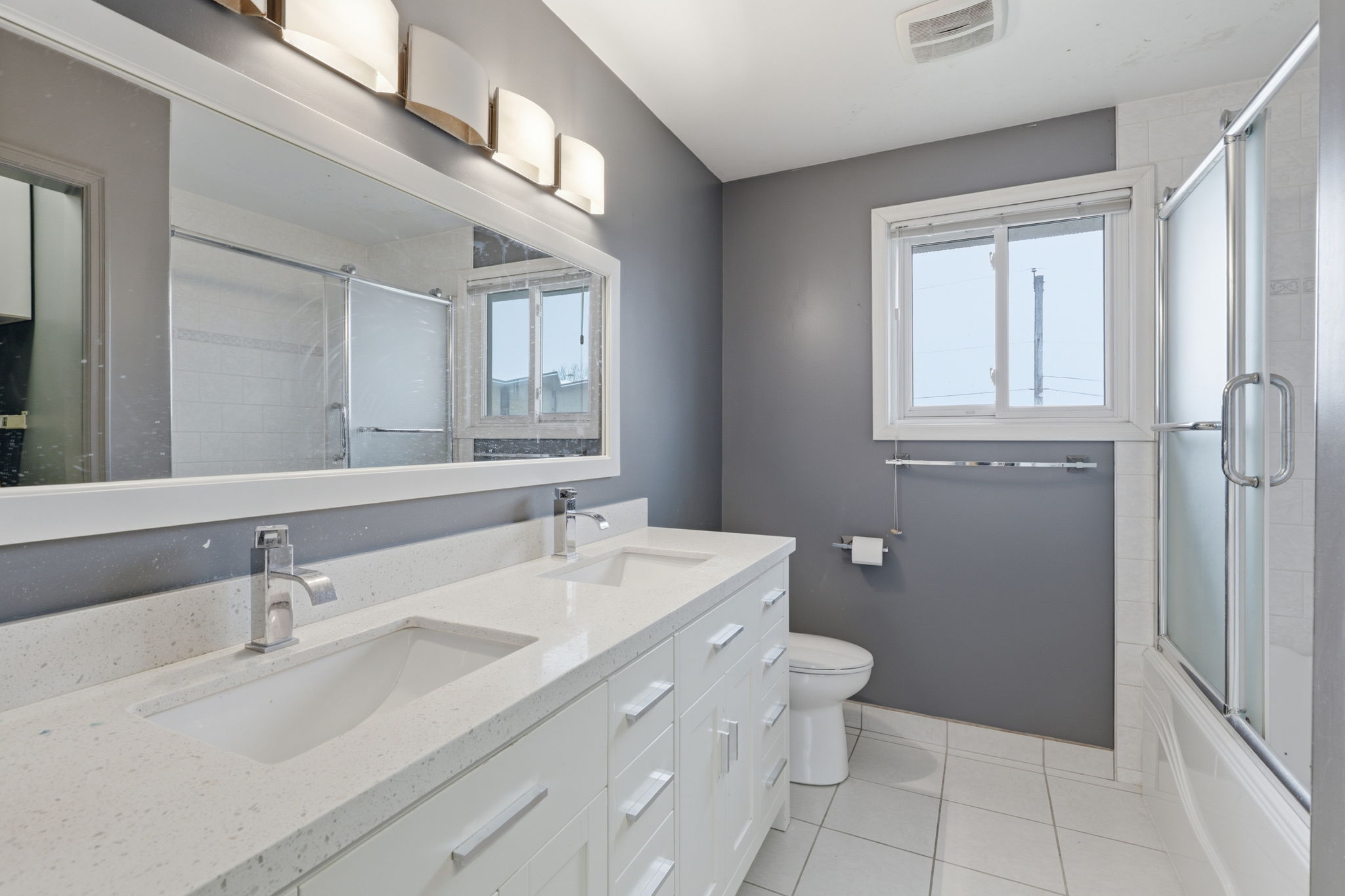 Property in Oshawa — delivered property photograph 17