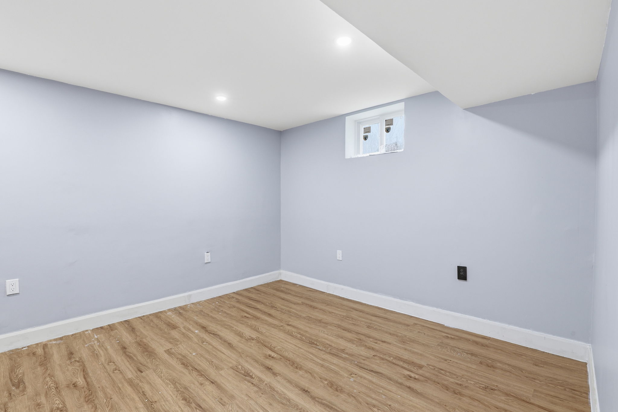 Property in Oshawa — delivered property photograph 21