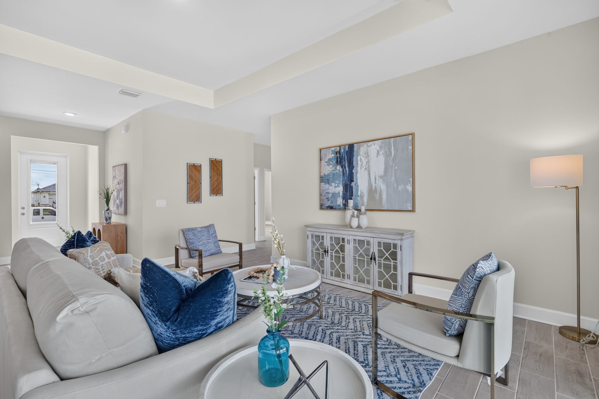 Living Room 4 of 5