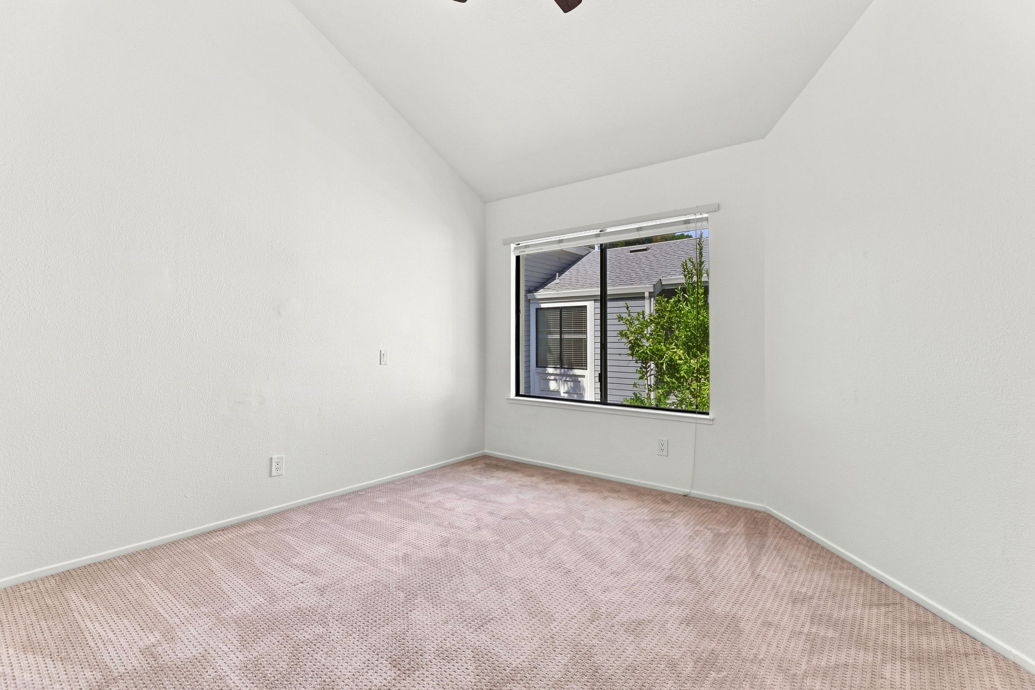 023_F8_5361 Black Ave 4