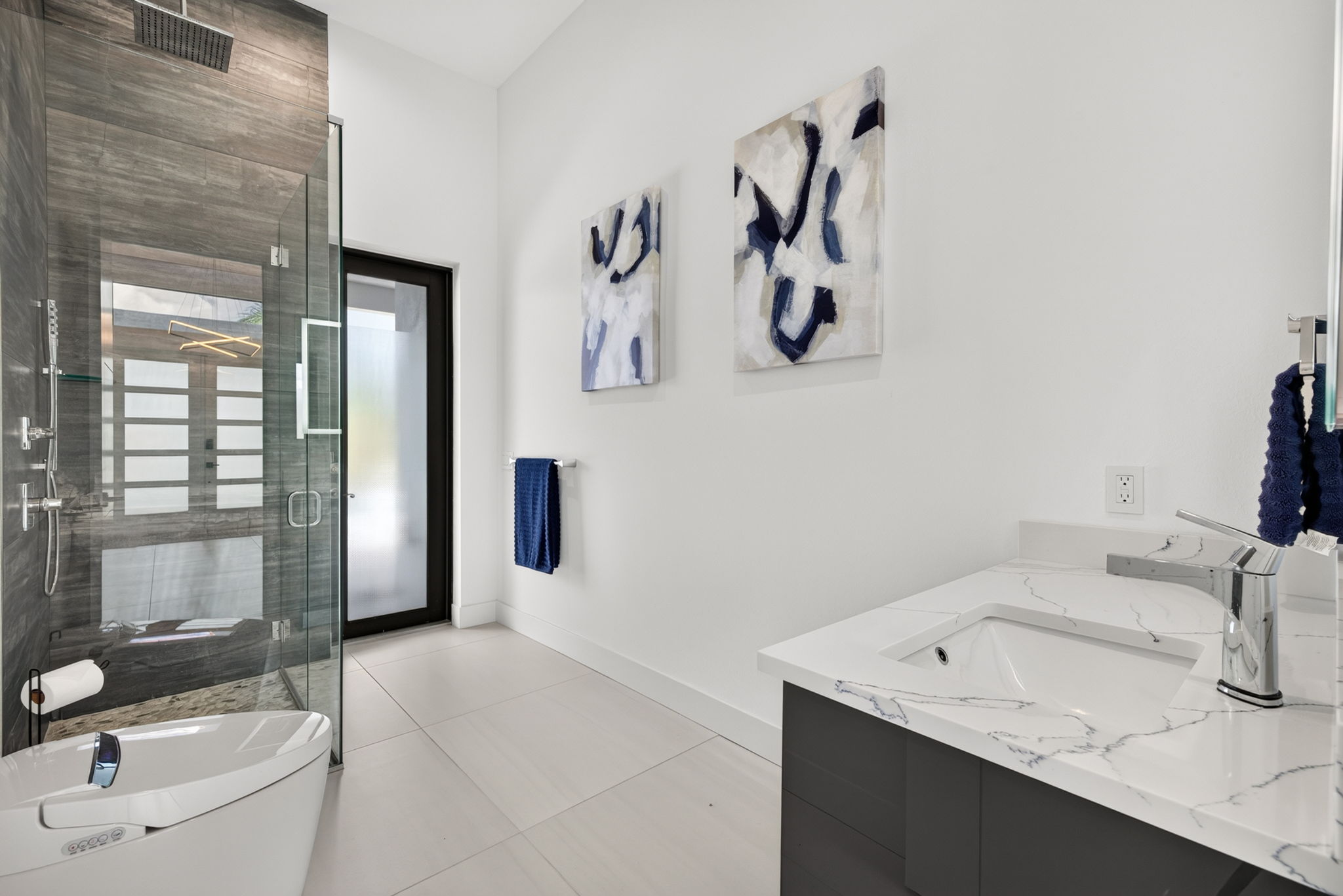 Guest Bathroom 4 - 1 of 3