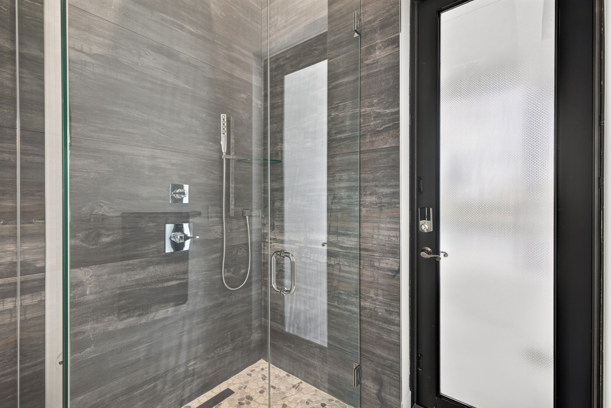 Guest Bathroom 4 - 2 of 3