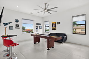 Family Room 1 of 3