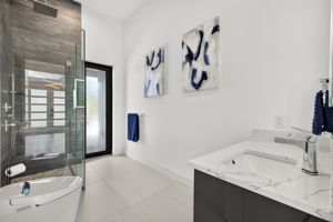 Guest Bathroom 4 - 1 of 3