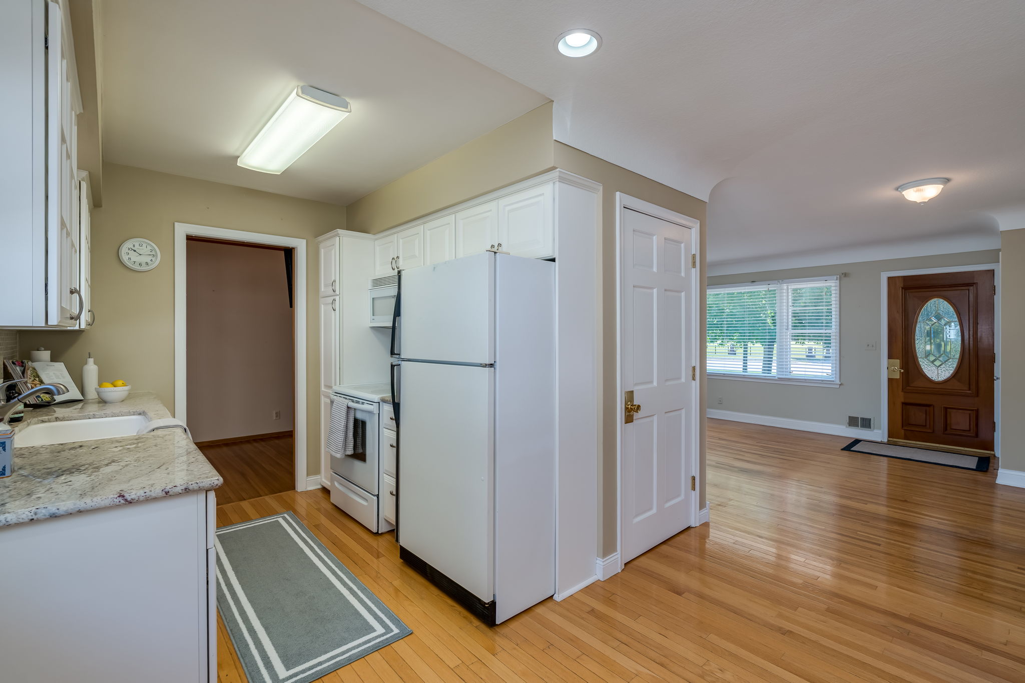  Photo 12