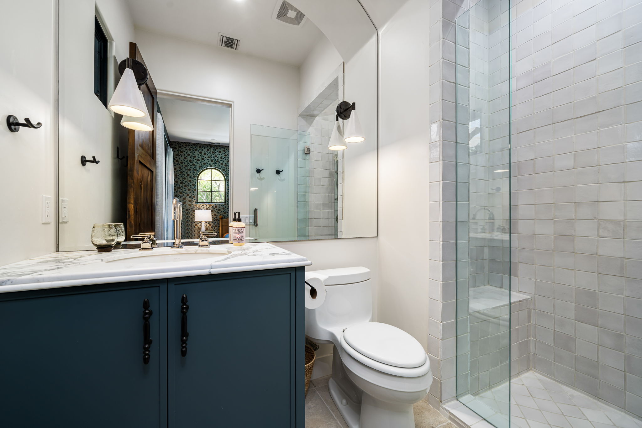  Photo 89