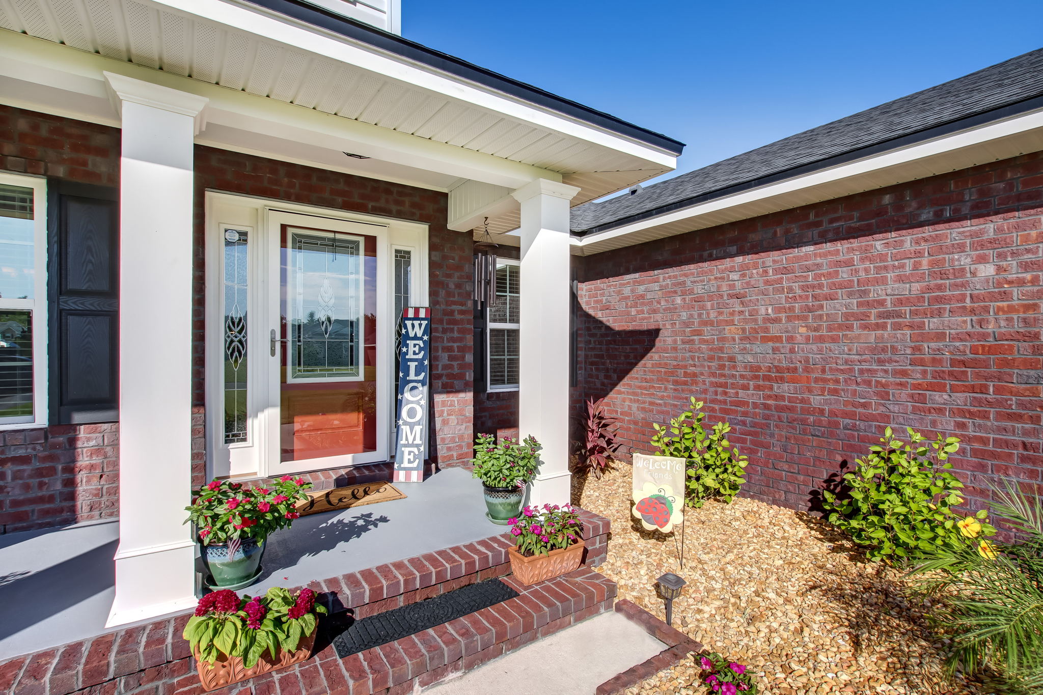 Front Porch/Entrance