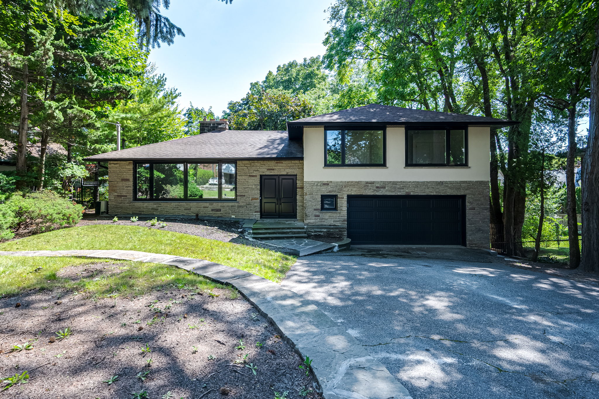 537 Blythwood Rd Toronto, ON M4N 1B4