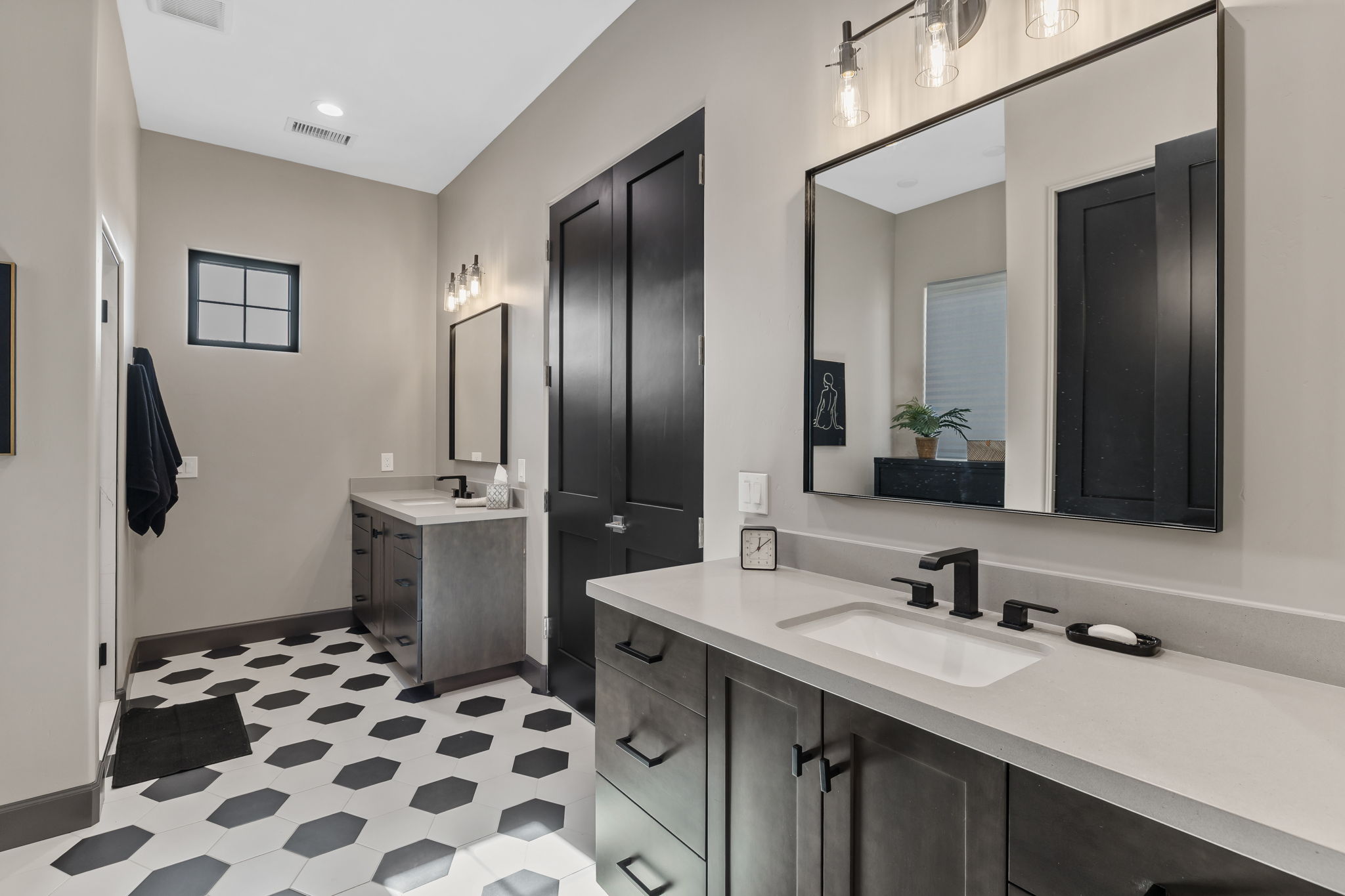 Primary Bathroom (3)