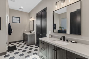 Primary Bathroom (3)