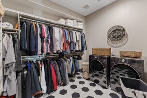 Primary Closet (2)