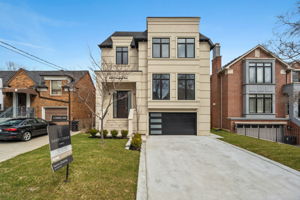 538 Douglas Ave, Toronto ON — real estate photography by Amazing Photo Video