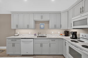 Kitchen 2 of 4
