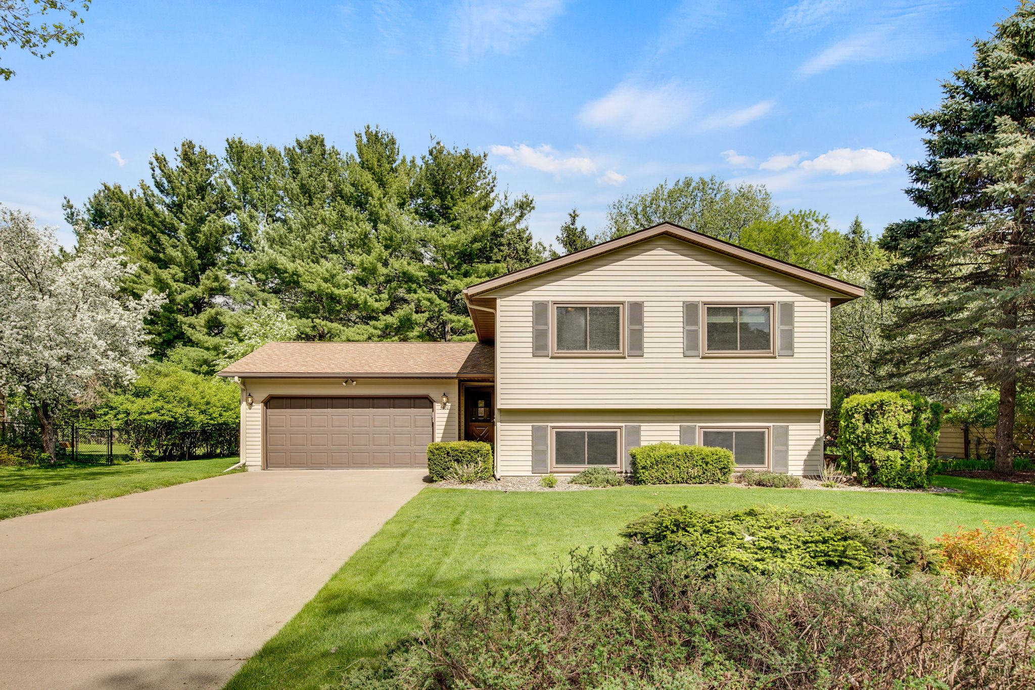5380 Cottage Ave, White Bear Lake, MN 55110 Mint Real Estate Photography