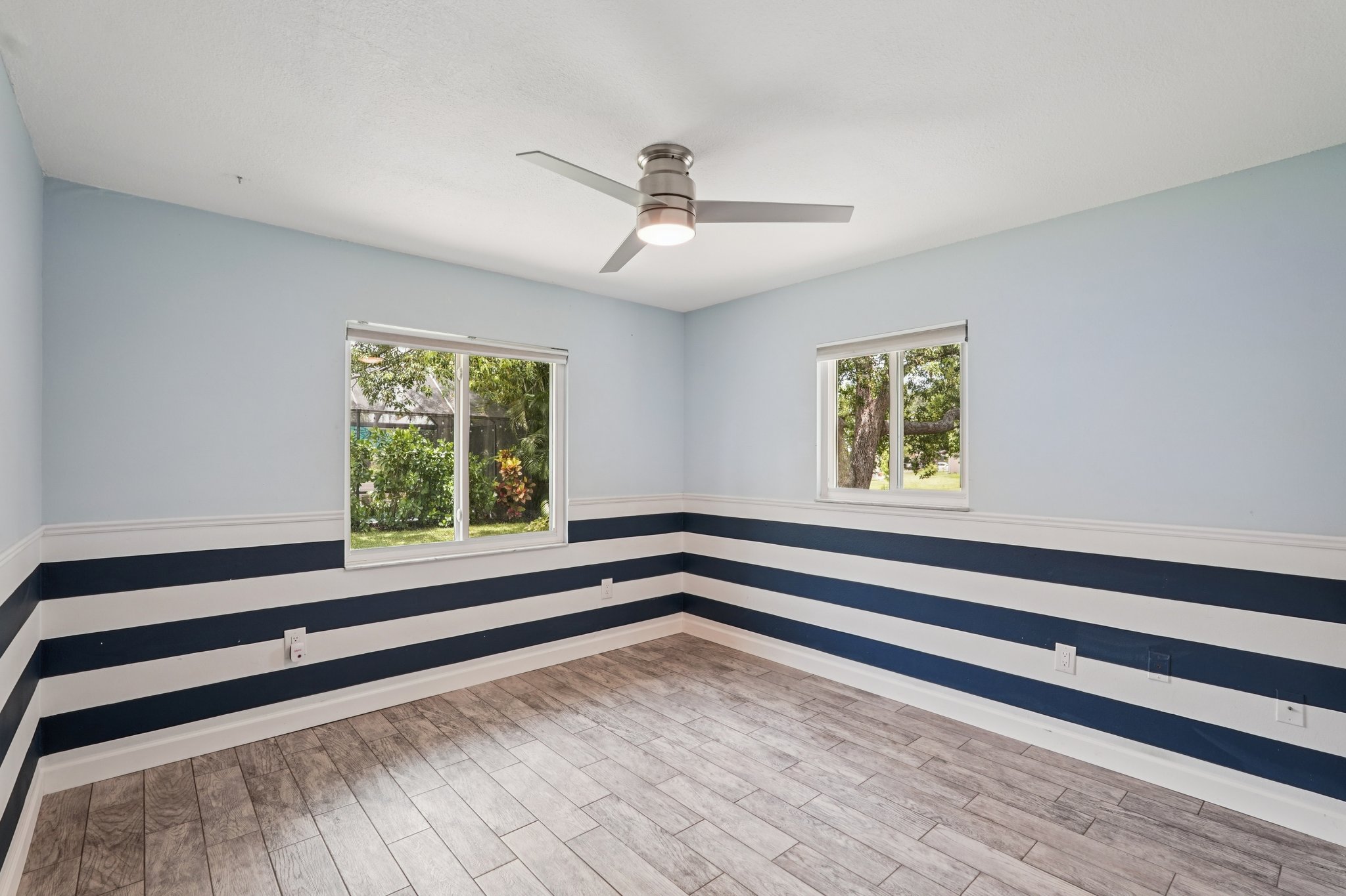 Dominica Cir-L1007-026.jpg