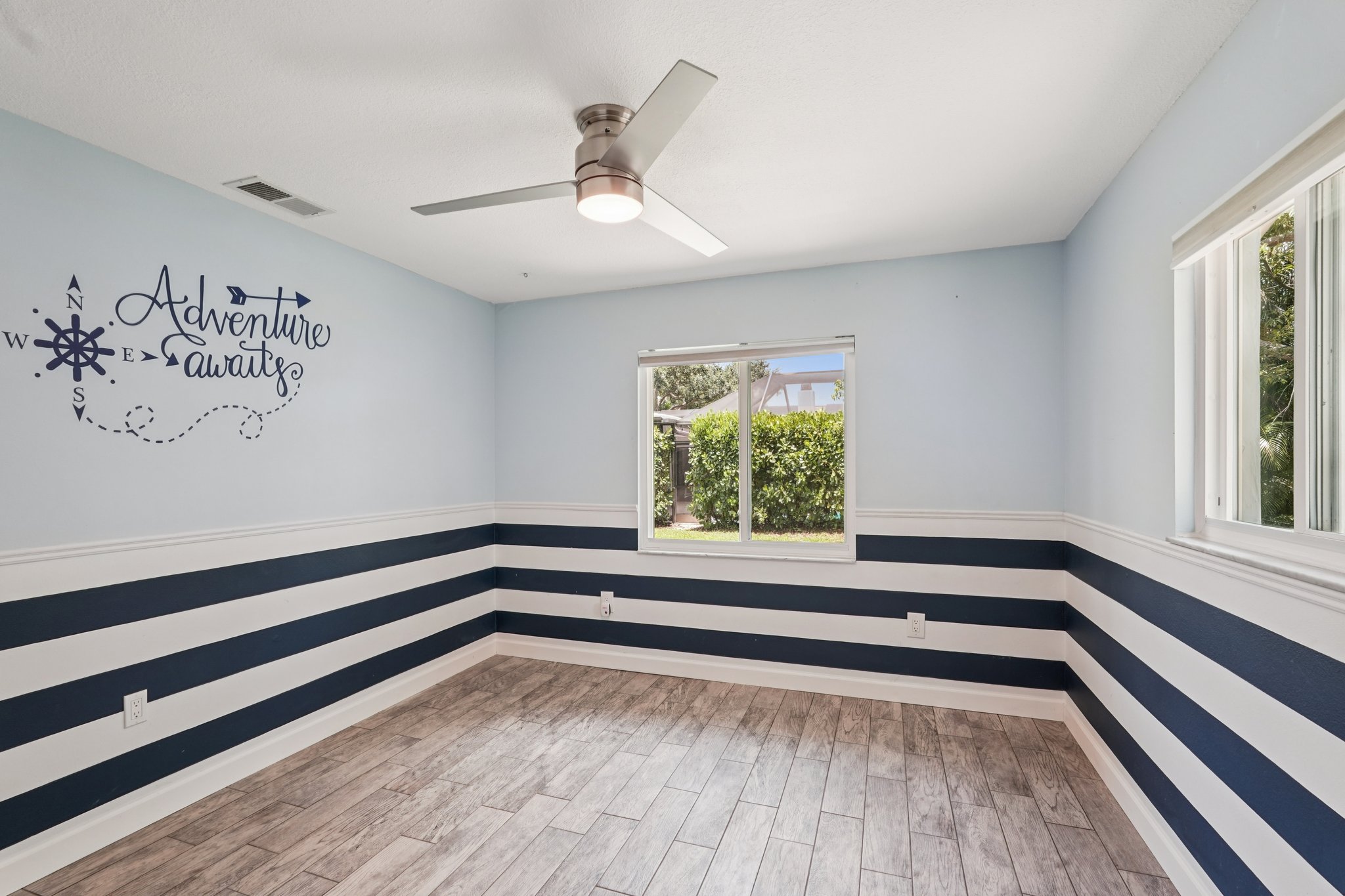 Dominica Cir-L1007-027.jpg