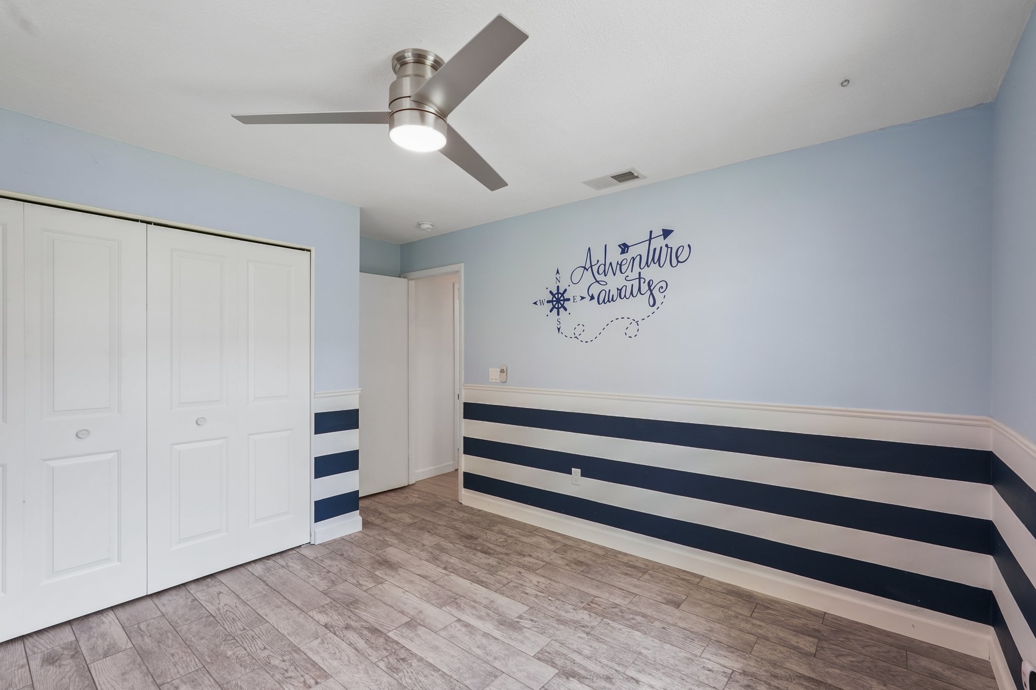 Dominica Cir-L1007-028.jpg