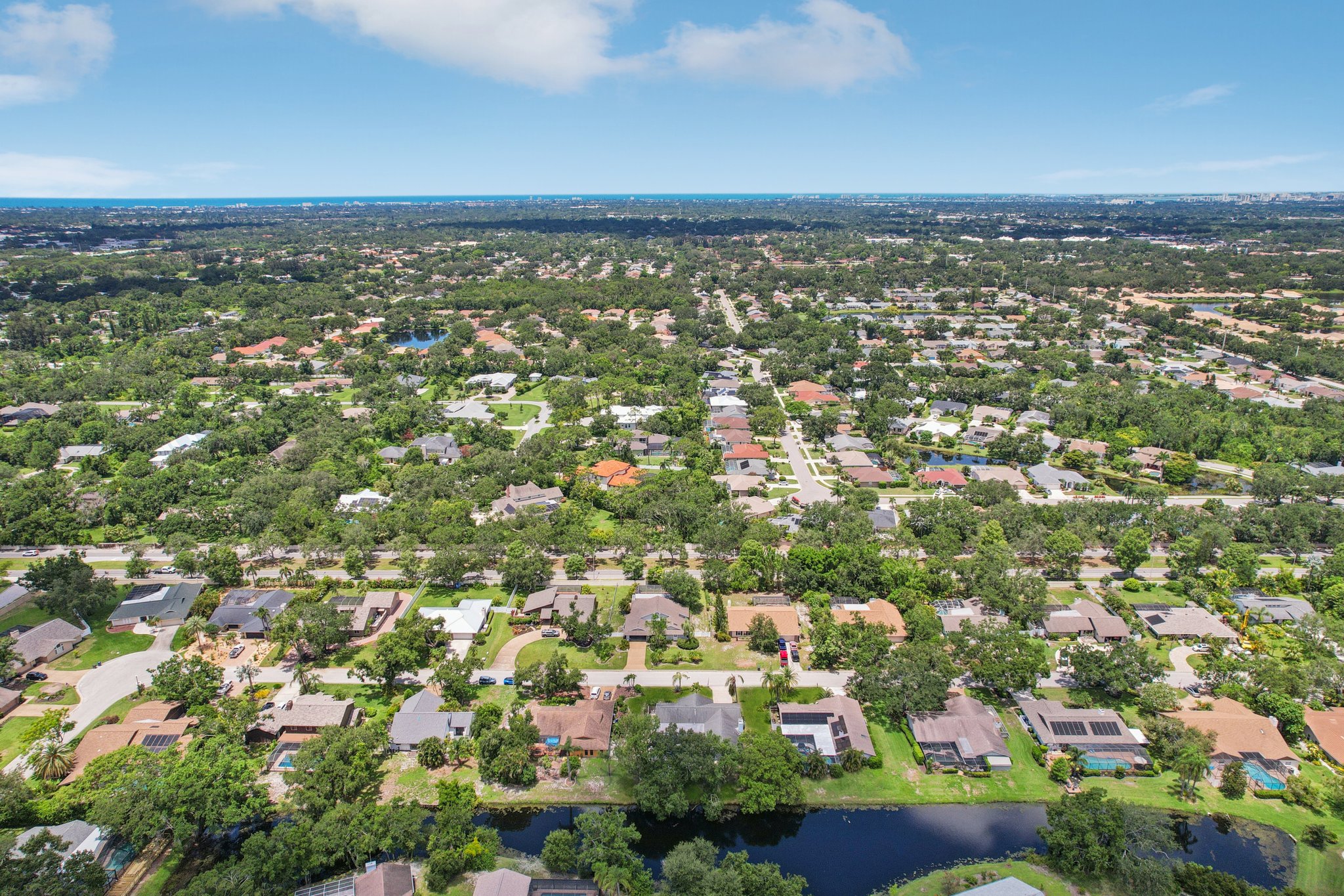 Dominica Cir-L1007-042.jpg