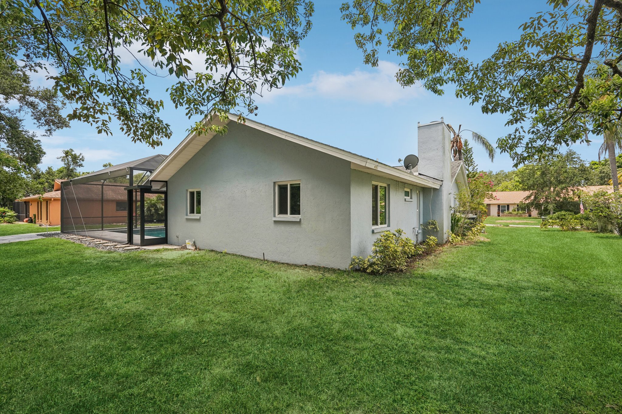 Dominica Cir-L1007-048.jpg