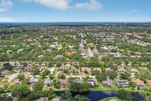 Dominica Cir-L1007-042.jpg