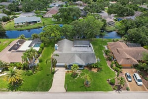 Dominica Cir-L1007-046.jpg