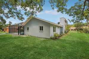 Dominica Cir-L1007-048.jpg