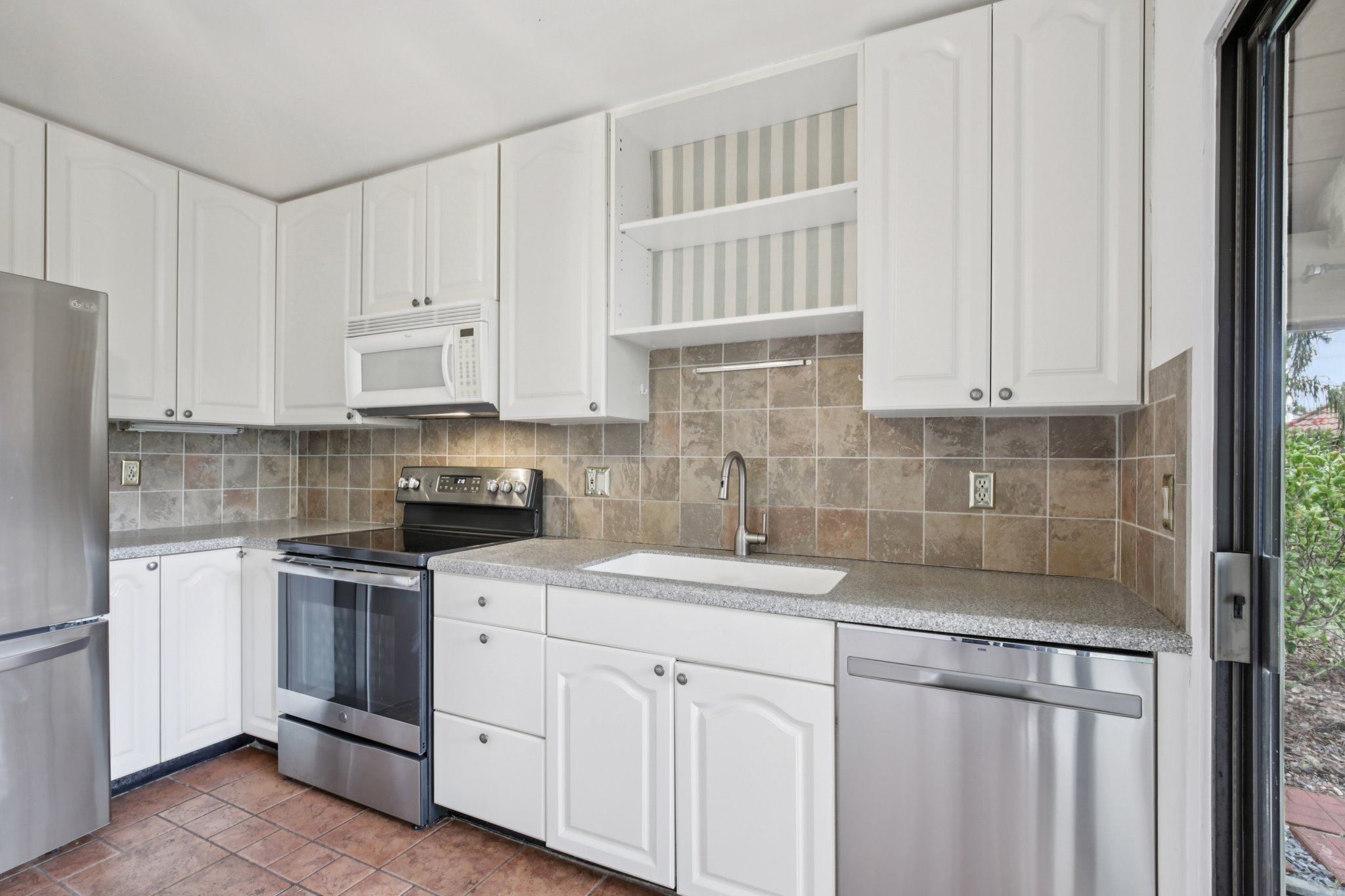 Huntingwood Ct-S1707-012.jpg