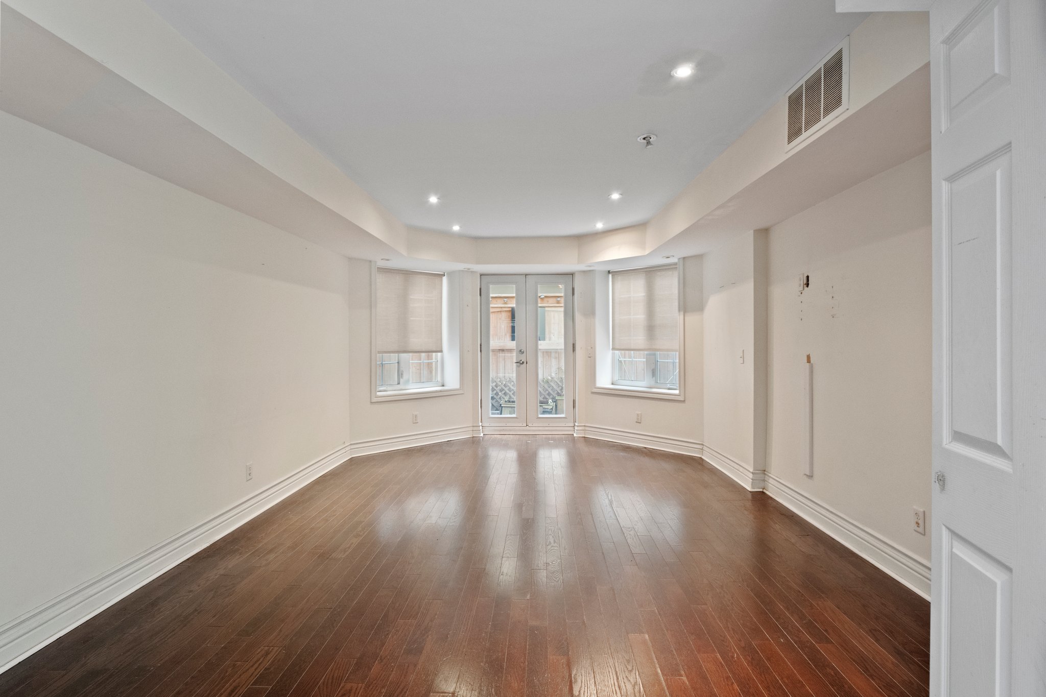 539 Jarvis St M3 Toronto, ON M4Y 2H7