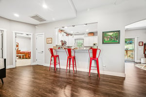 Kitchen/Breakfast Bar