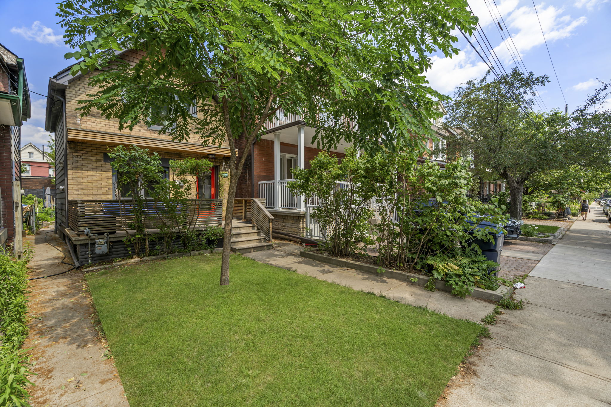539 St Clarens Ave Toronto, ON M6H 3W6