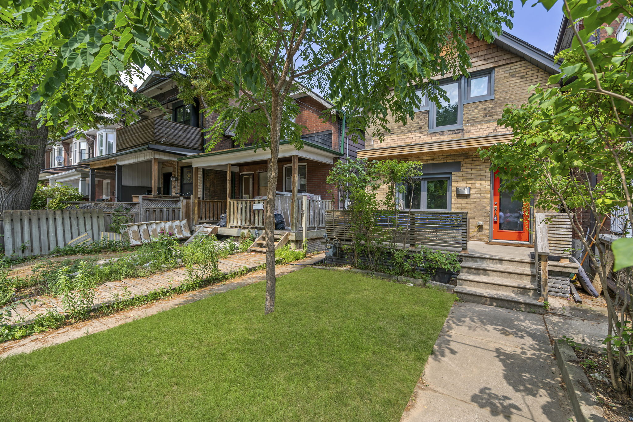 539 St Clarens Ave Toronto, ON M6H 3W6