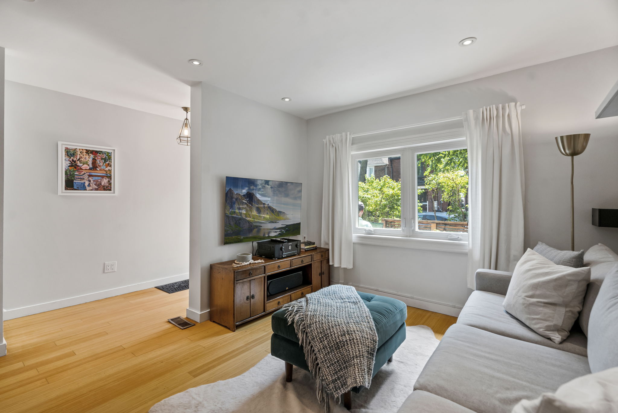539 St Clarens Ave Toronto, ON M6H 3W6