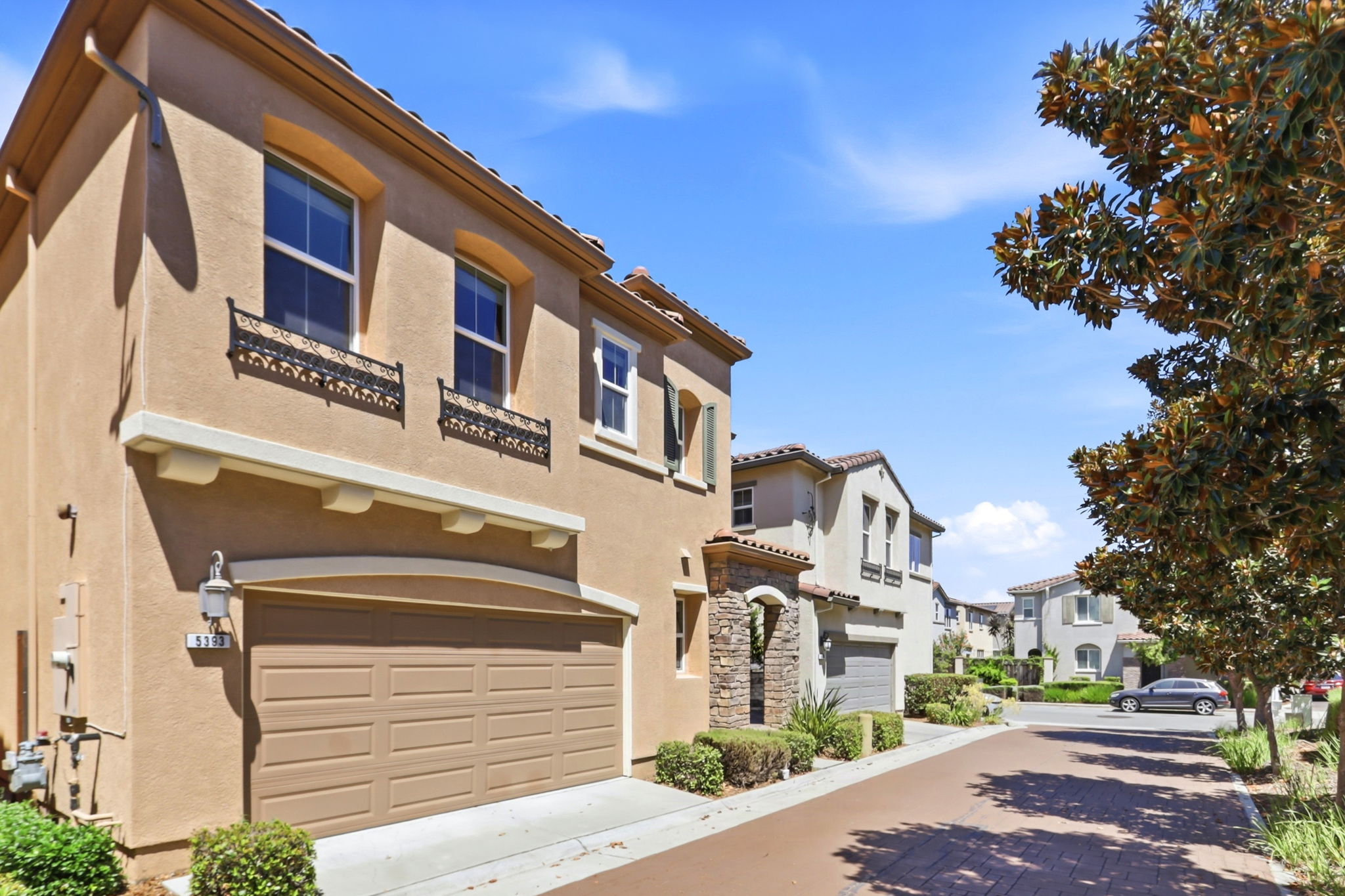 003_F8_5393 Chesbro Ave