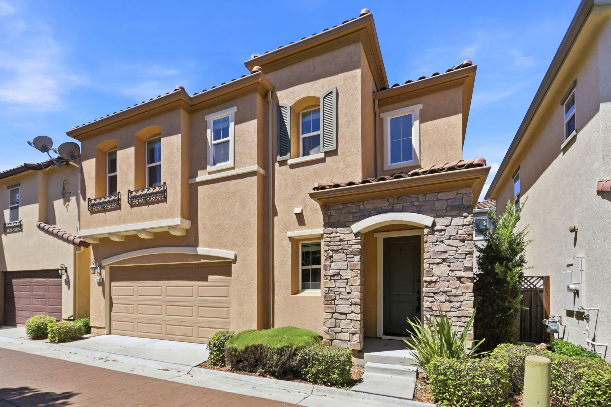 004_F8_5393 Chesbro Ave