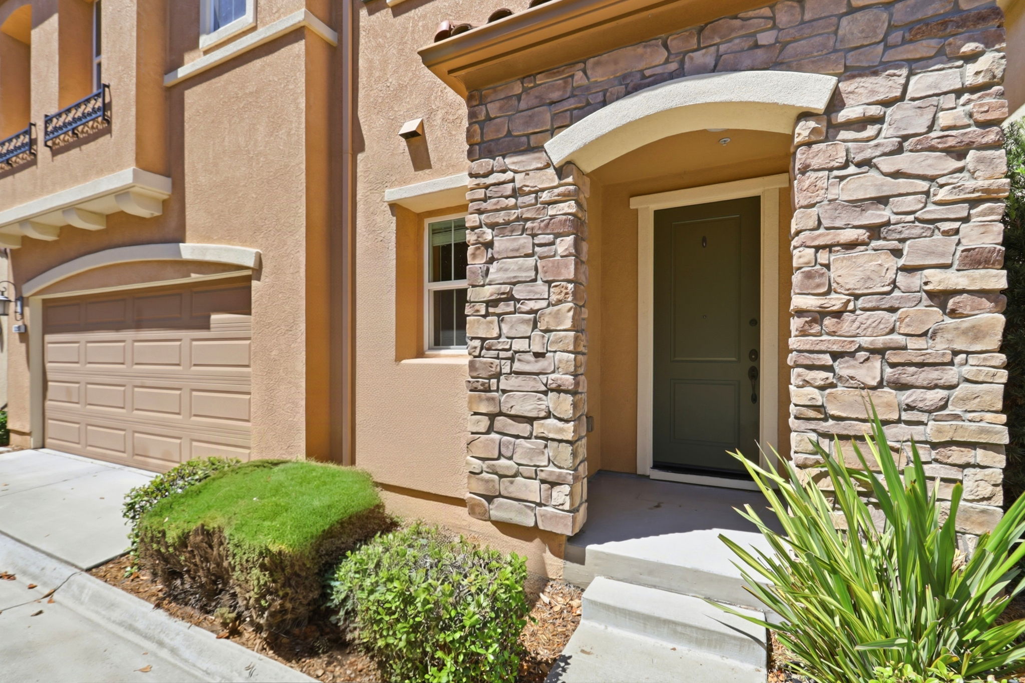 005_F8_5393 Chesbro Ave