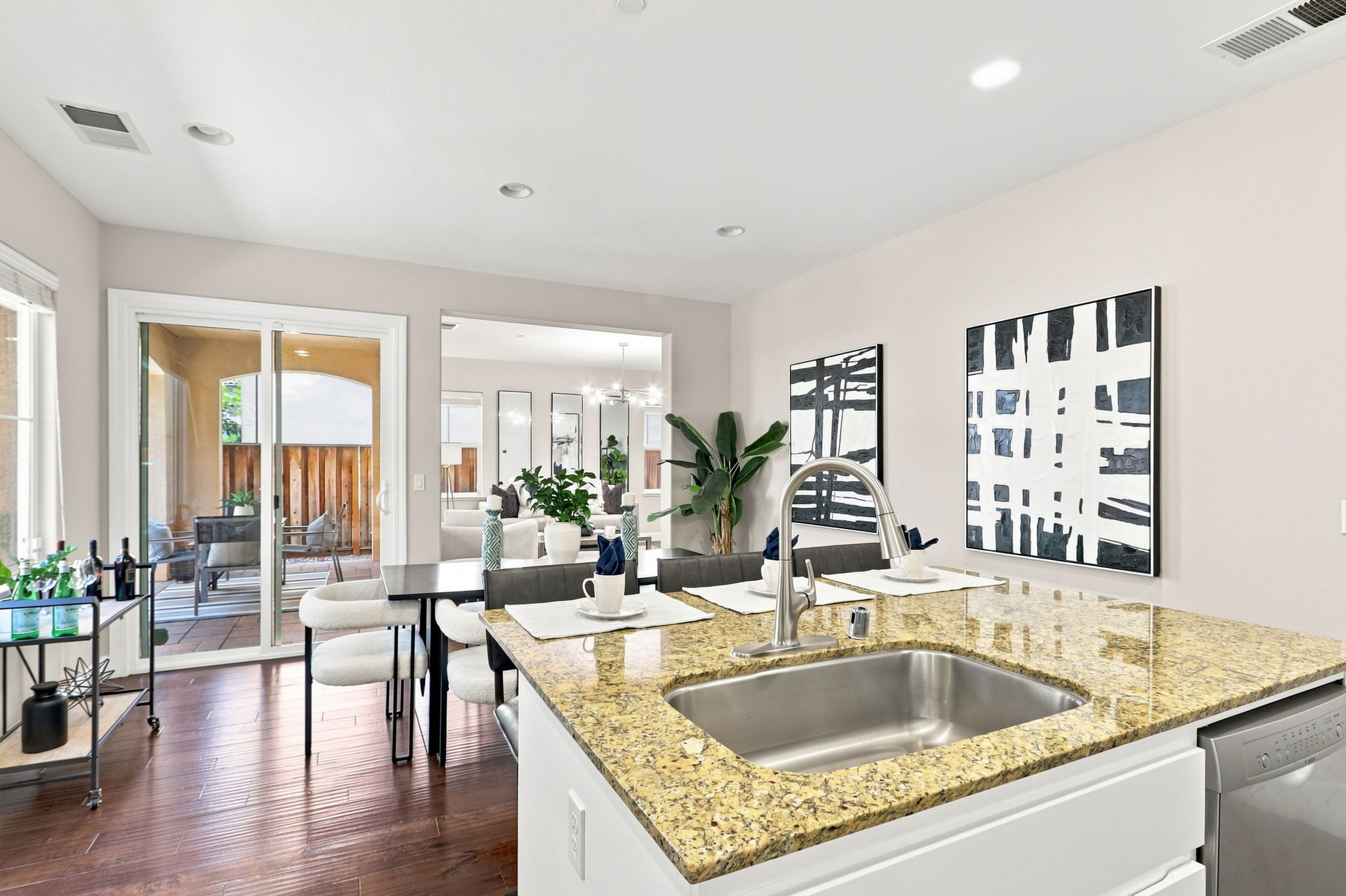 011_F8_5393 Chesbro Ave