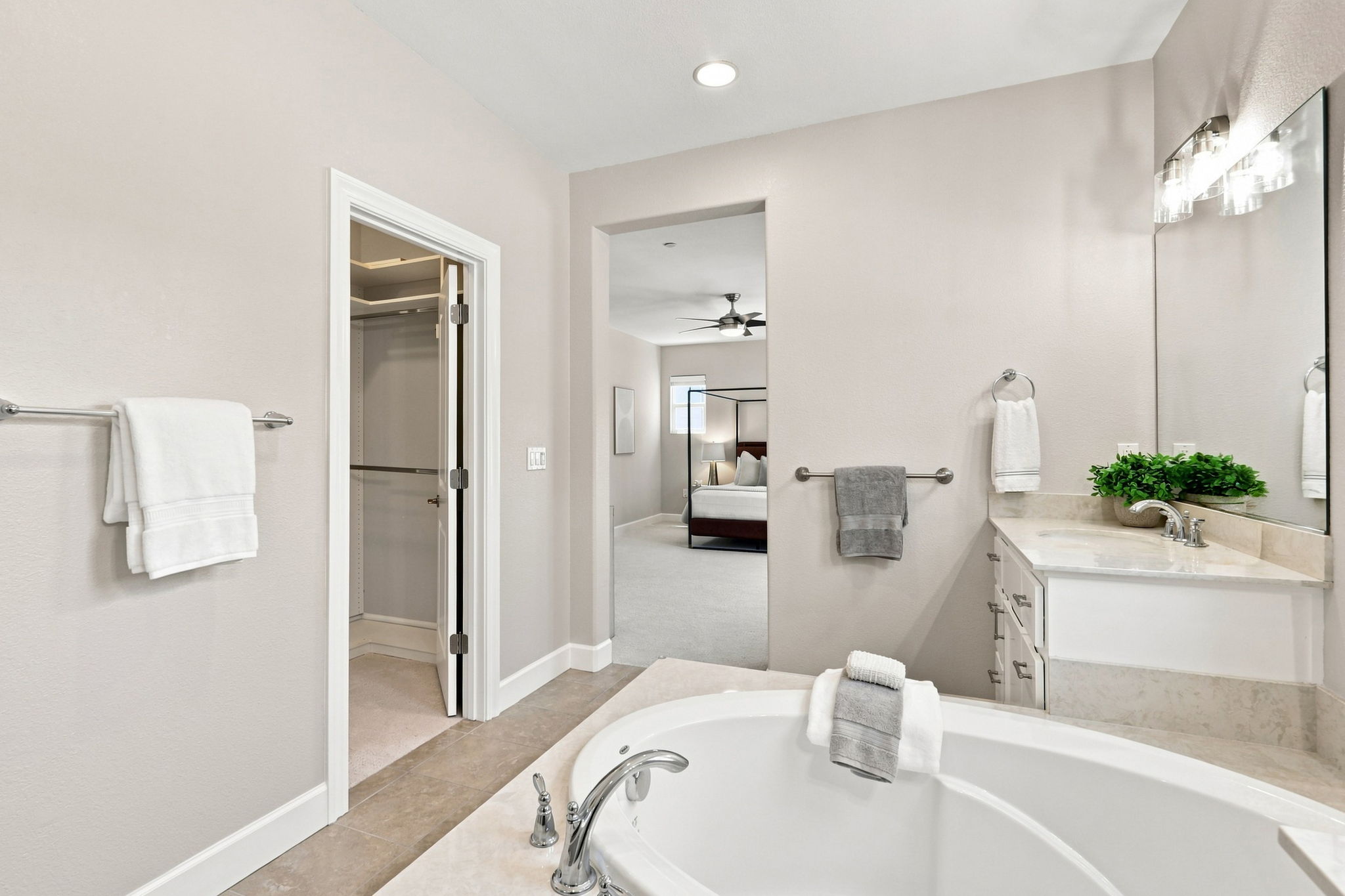 039_F8_5393 Chesbro Ave