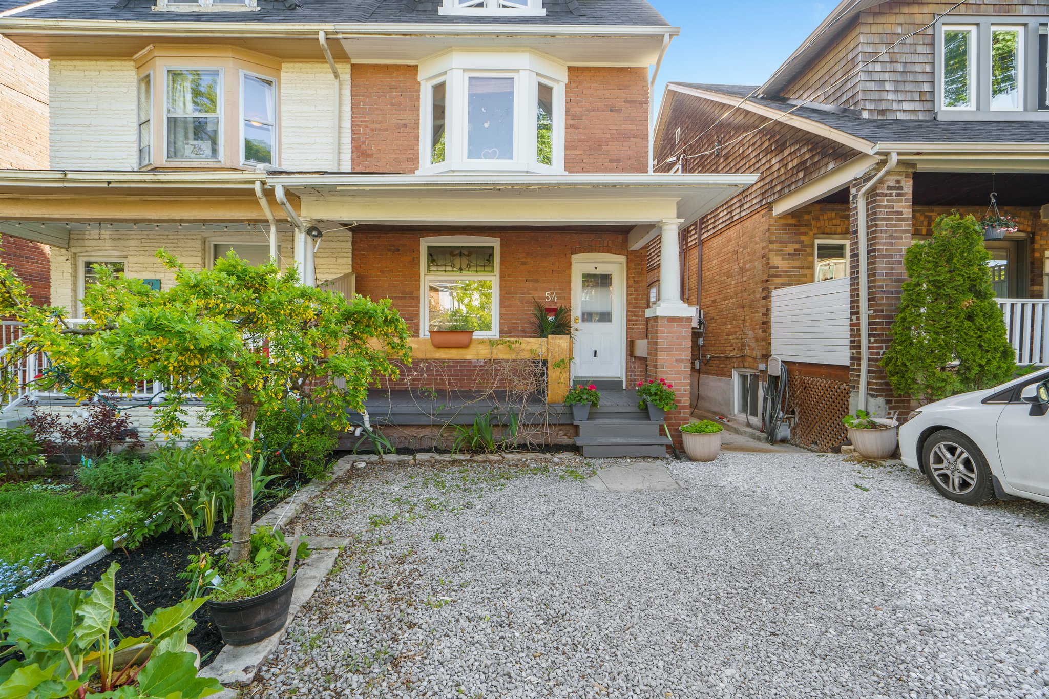 54 Brookmount Rd Toronto, ON M4L 3N2