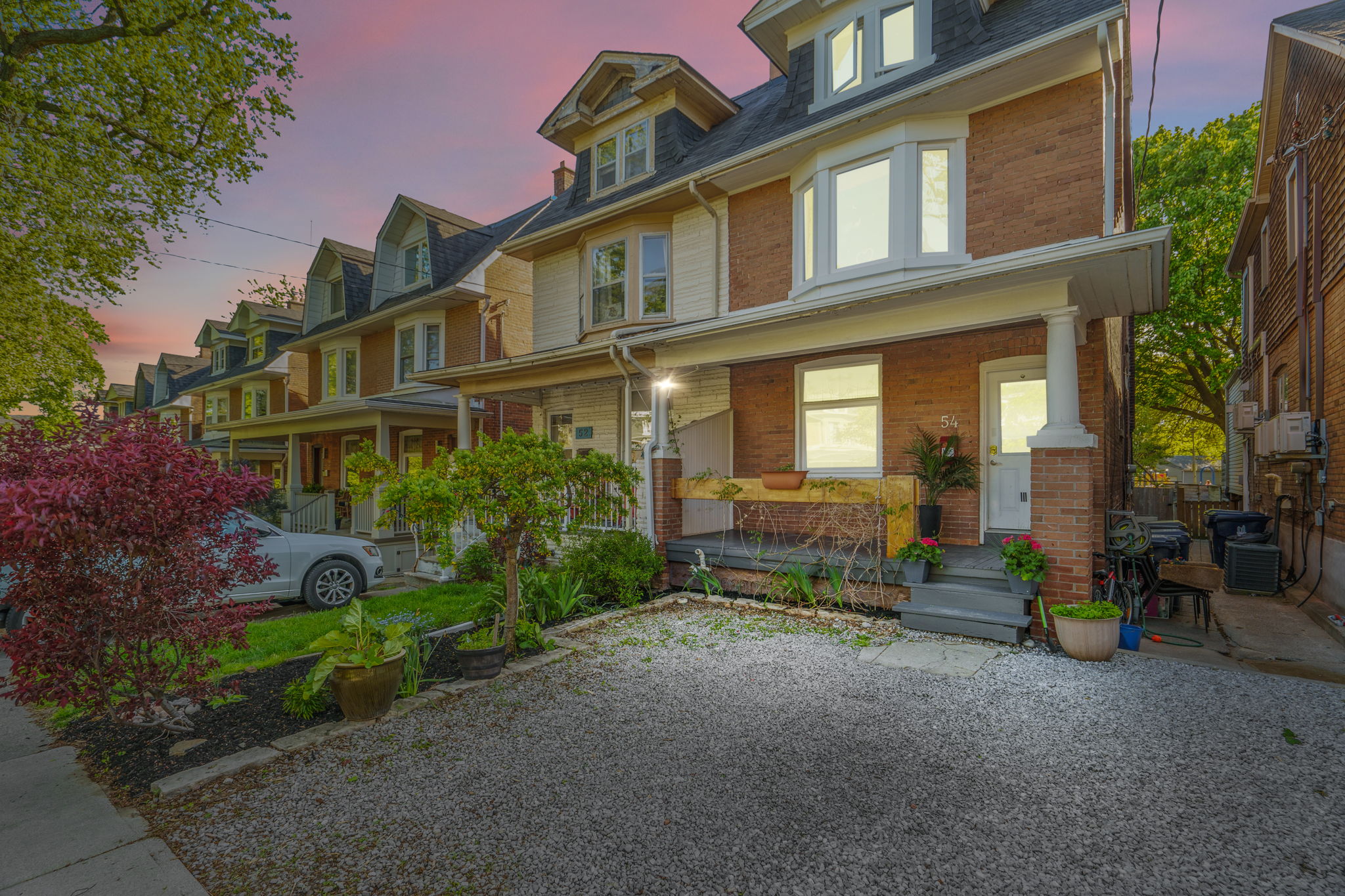 54 Brookmount Rd Toronto, ON M4L 3N2