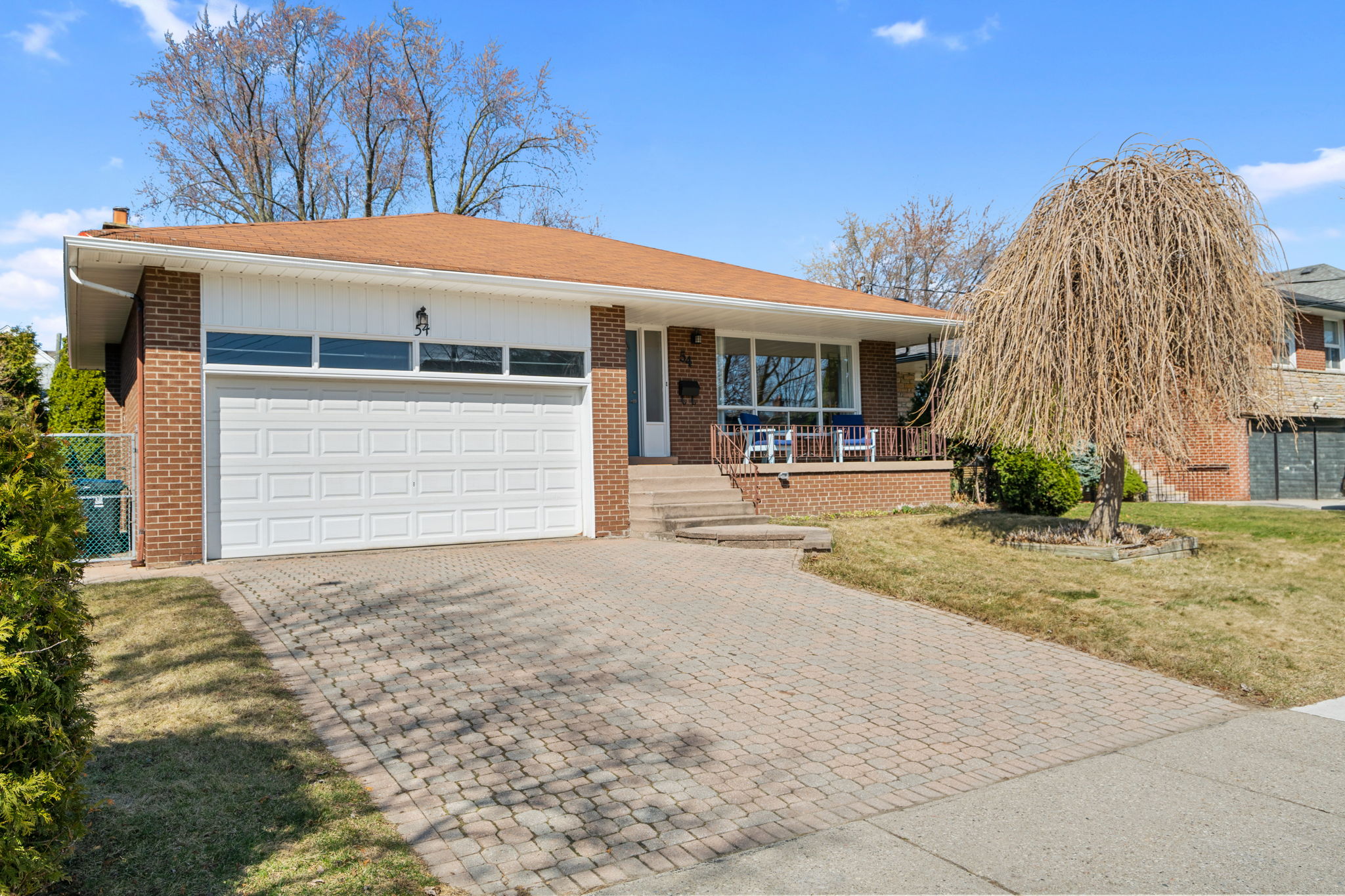 54 Leland Ave Toronto, ON M8Z