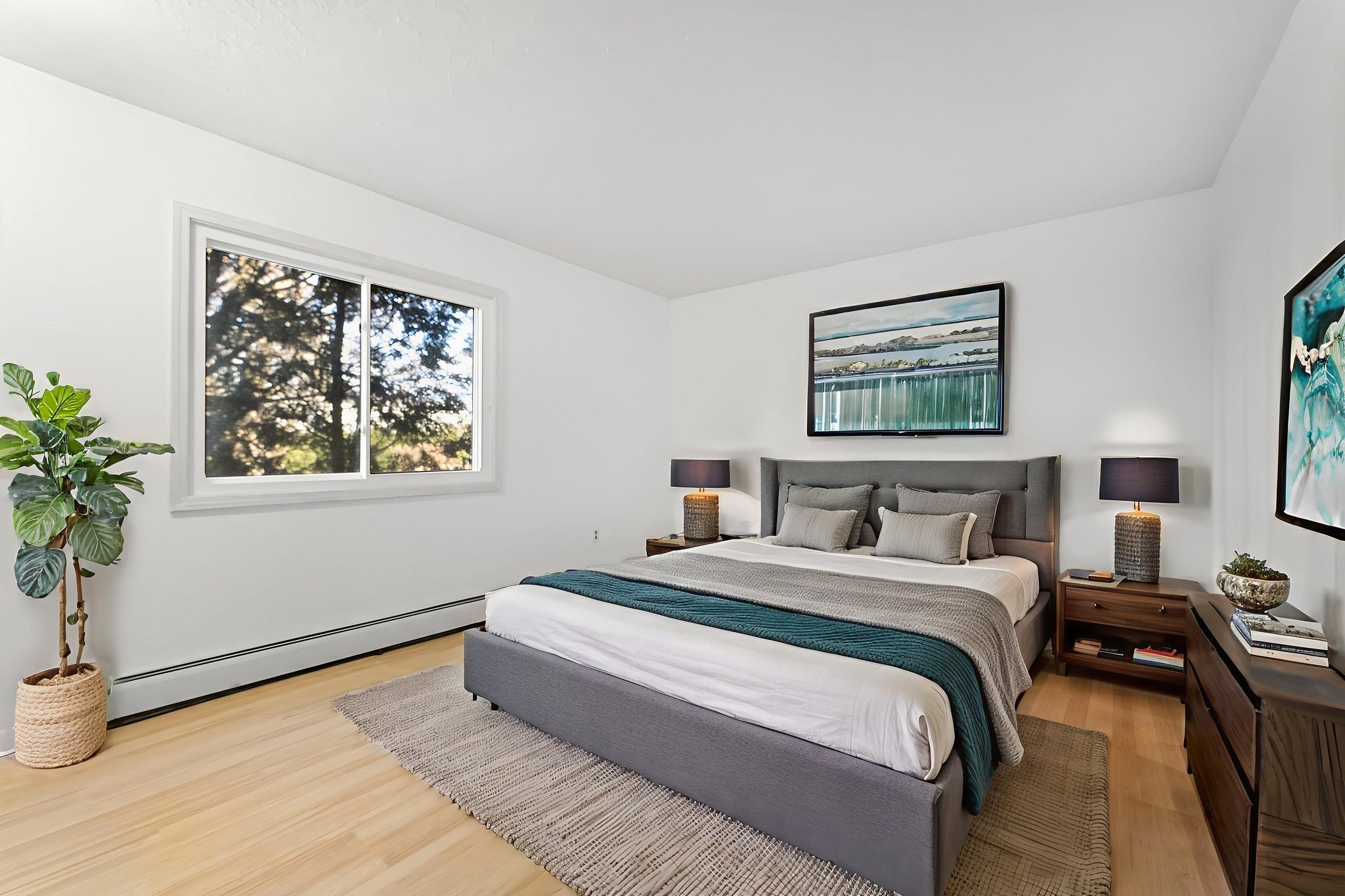 DSC01204 virtually staged.jpeg