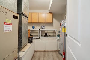 S Forest St 3 204-2704-023.jpg