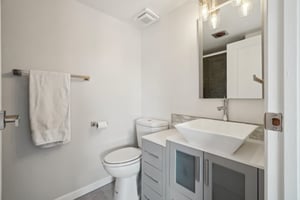 S Forest St 3 204-2704-024.jpg