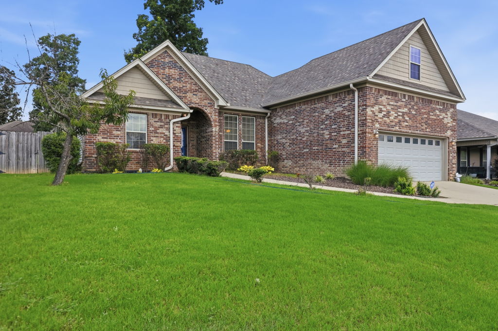 Residential real estate media in Bryant, Arkansas by Avery & Bryant