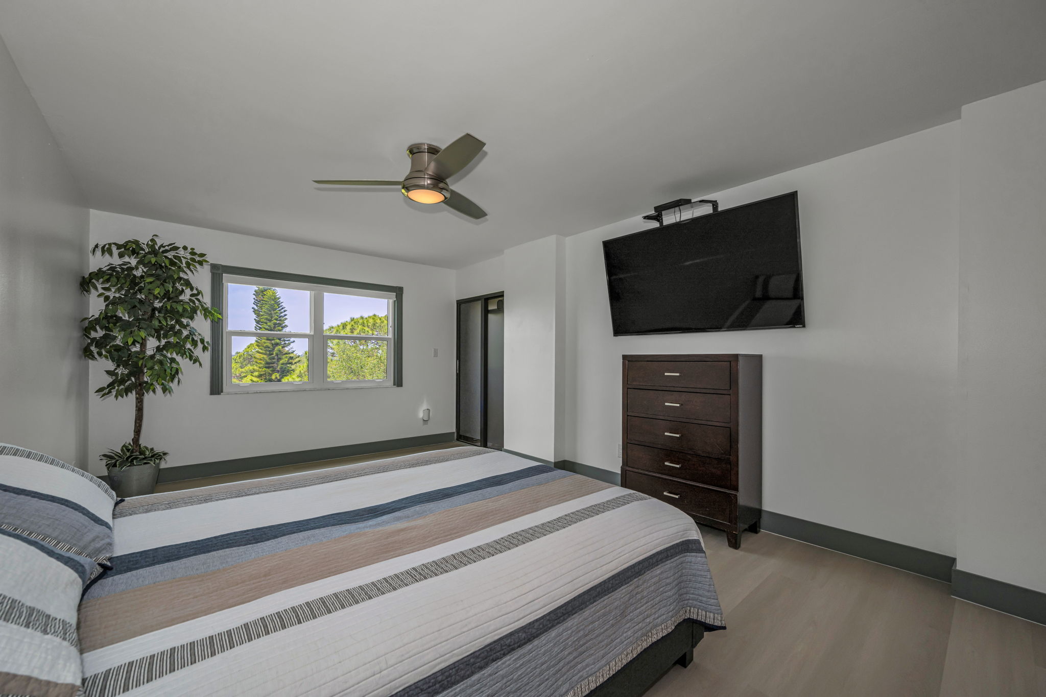 Primary Bedroom 1b
